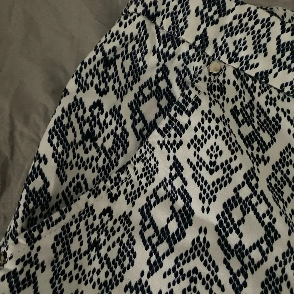 Cute summer casual navy and white plus size shorts - Picture 5 of 8